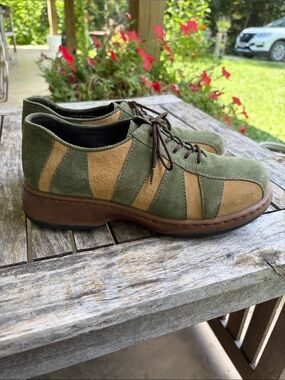 Dansko Vintage Elise Suede Oxford
